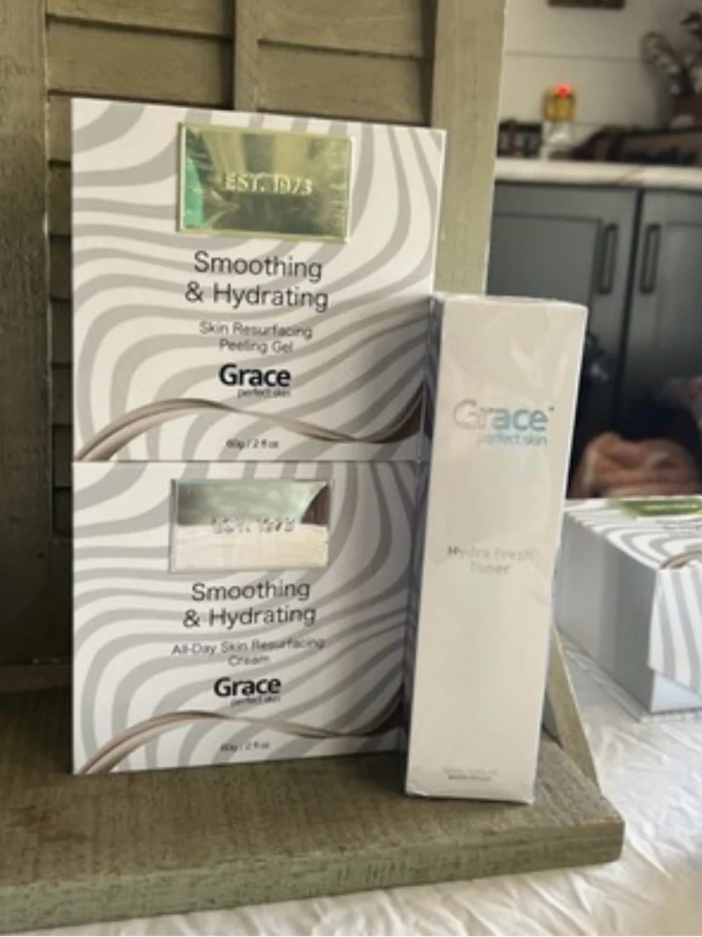 Grace Smoothing & Hydrating Skincare Set - White, Silver